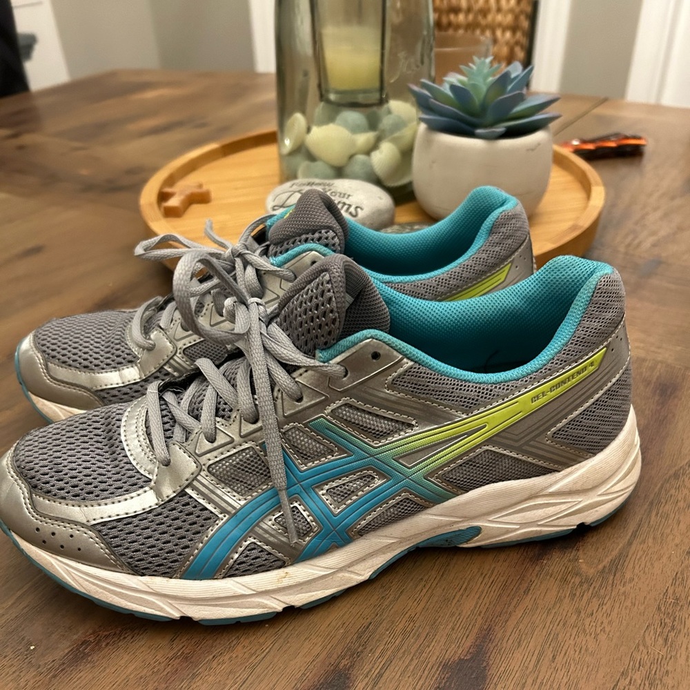 Women’s ASICS sz8.5